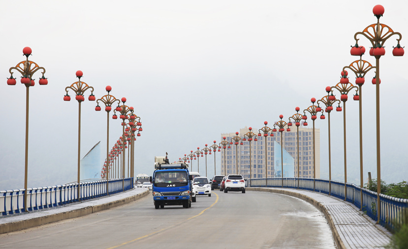 湖南石门——柑橘景观路灯“硕果累累”